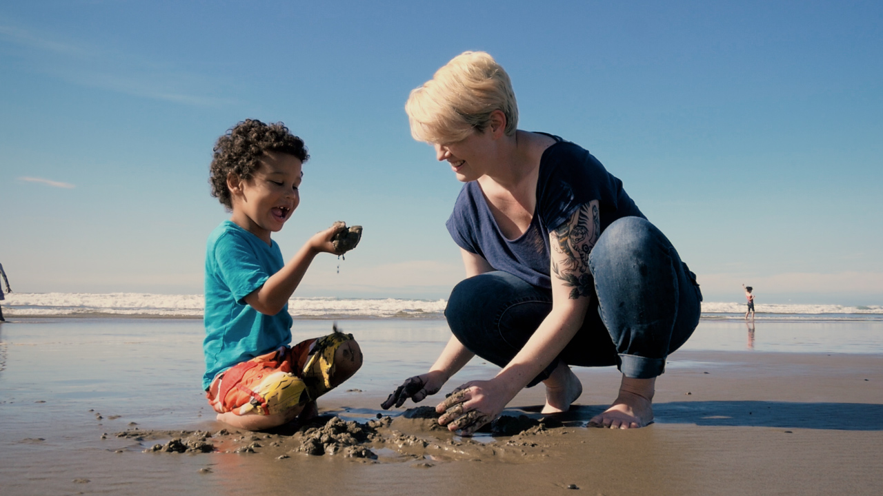 Christiania Jefferies and her son play in the sand at a beach near their home in Tillamook, Oregon. Christiania is an OSU Ecampus psychology student in the Degree Partnership Program.